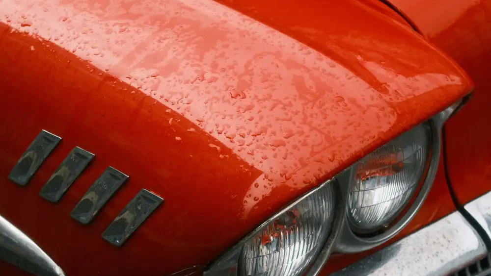 Laver sa voiture à la main : les étapes qui protègent la peinture