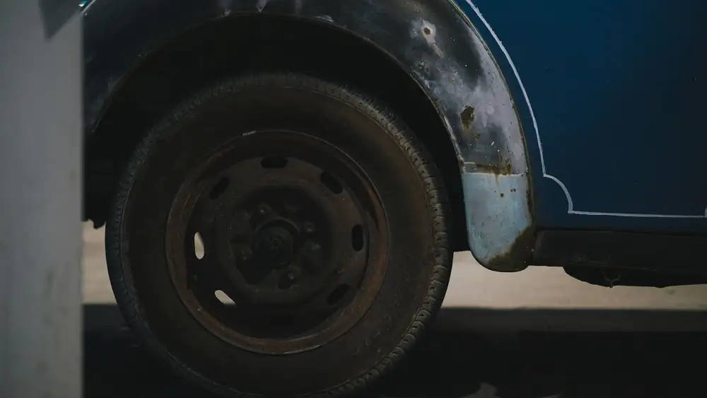 Laver sa voiture à la station : les erreurs qui abîment la peinture